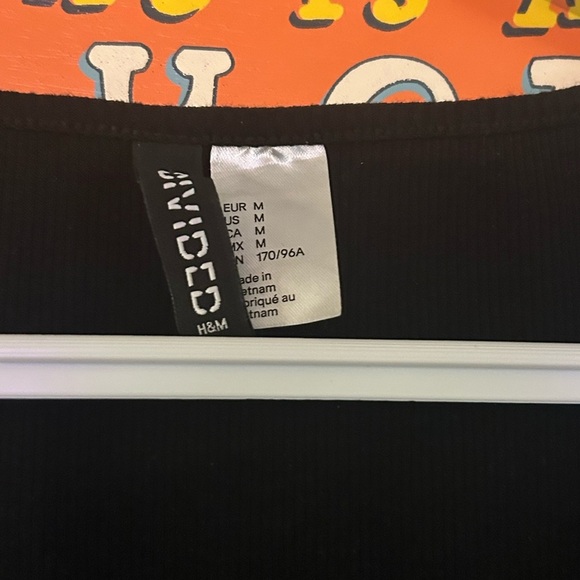 Black Button-Up Crop Top - Picture 5 of 7